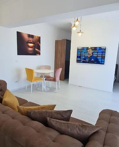 Constangeles Apartment By Solid Residence Butoaie